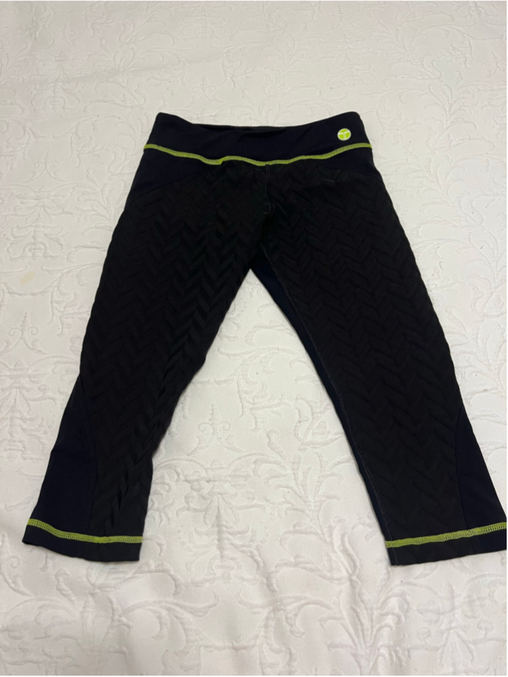 Women's Trina Turk Recreation Black Jacquard Chevron Capri Leggings Size S